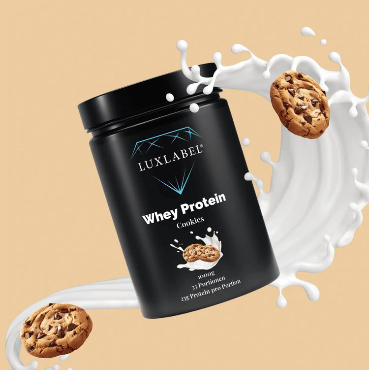 Schwarzer Behälter des mit „Whey Protein Cookies“ gewürzten Nahrungsergänzungspulvers.