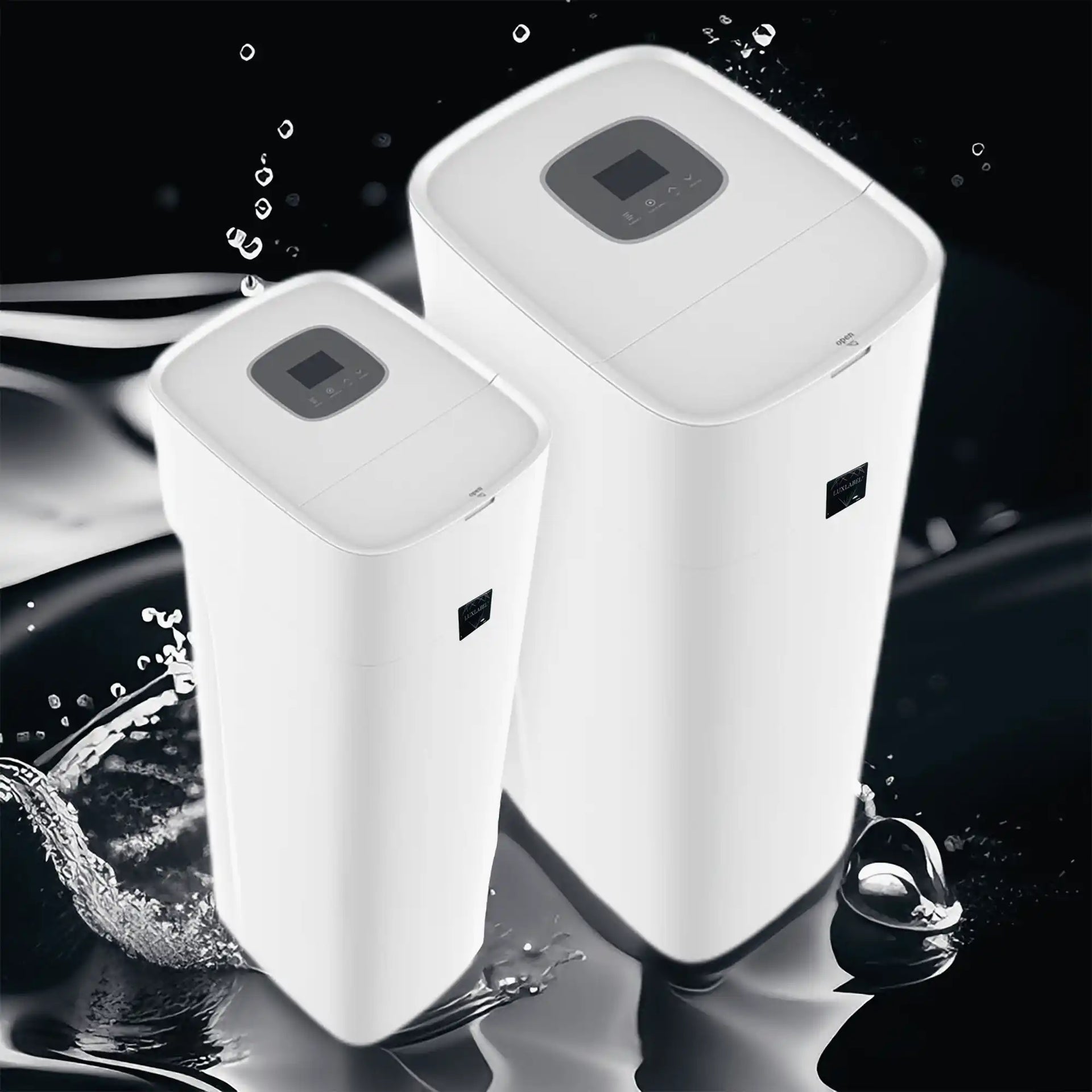 Zwei weiße Wasserfiltersysteme.